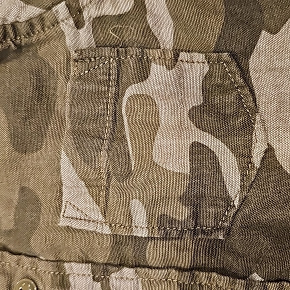 Gap toddler button down - Picture 3 of 5